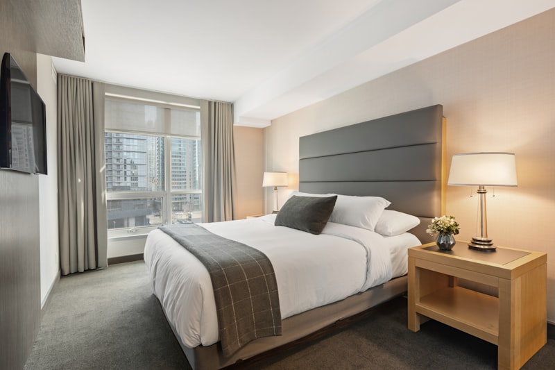 Cosy Queen room at Acme Hotels